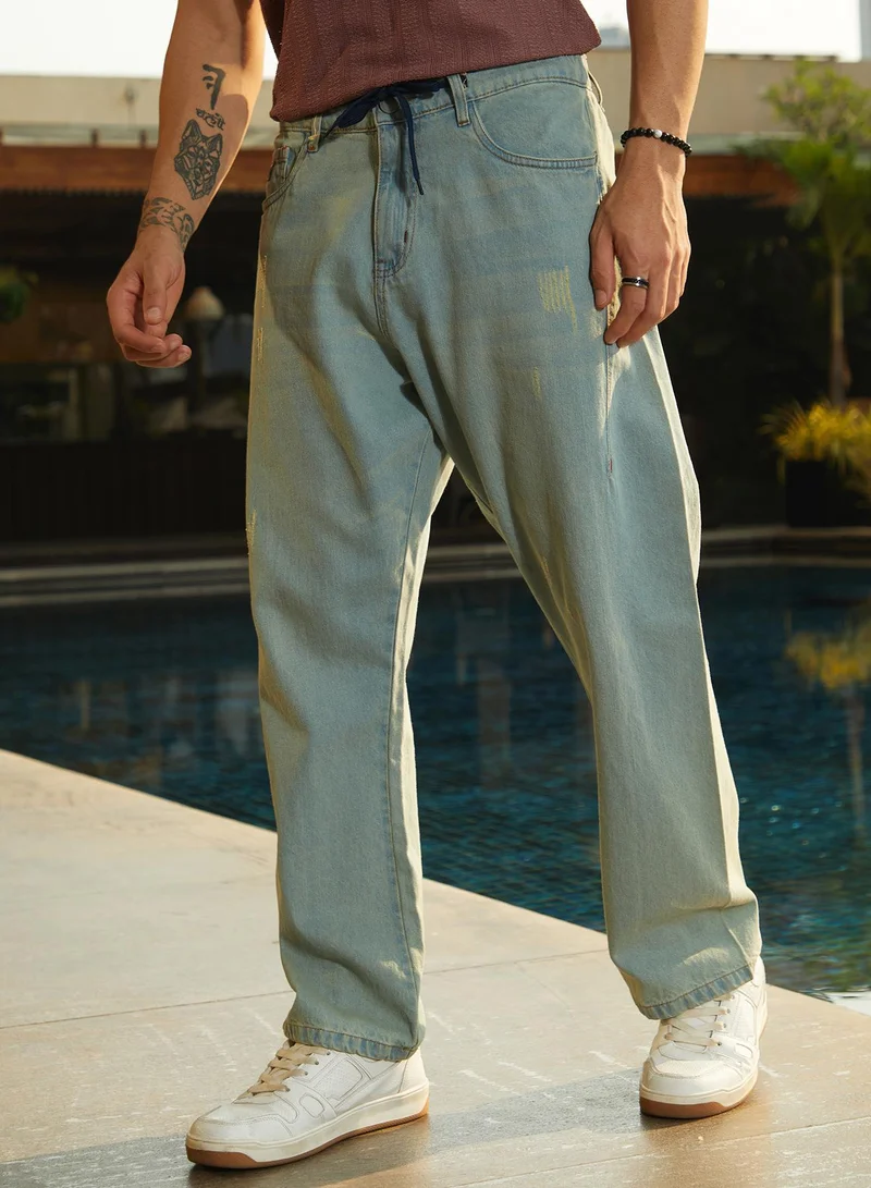 Campus Sutra  Men's Light Blue Light-Wash Straight-Fit Denim Jeans For Casual Wear | Mid-Rise | Straight Fit | Button Closure | Denim Jeans Crafted With Comfort Fit For Everyday Wear for Men | Best Price UAE